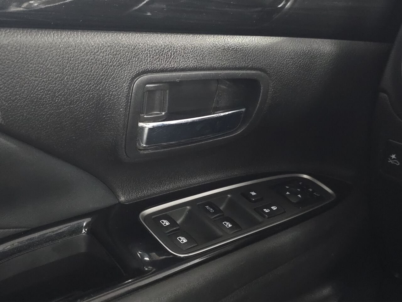 2018 Mitsubishi Outlander Plug-In Hybrid GT S-AWC Grey Val-David - photo #12