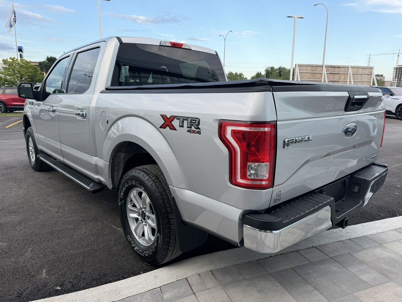 2015 Ford F-150 SUPER CREW XLT V8 5.0L **IMPECCABLE** Silver Laval - photo #13