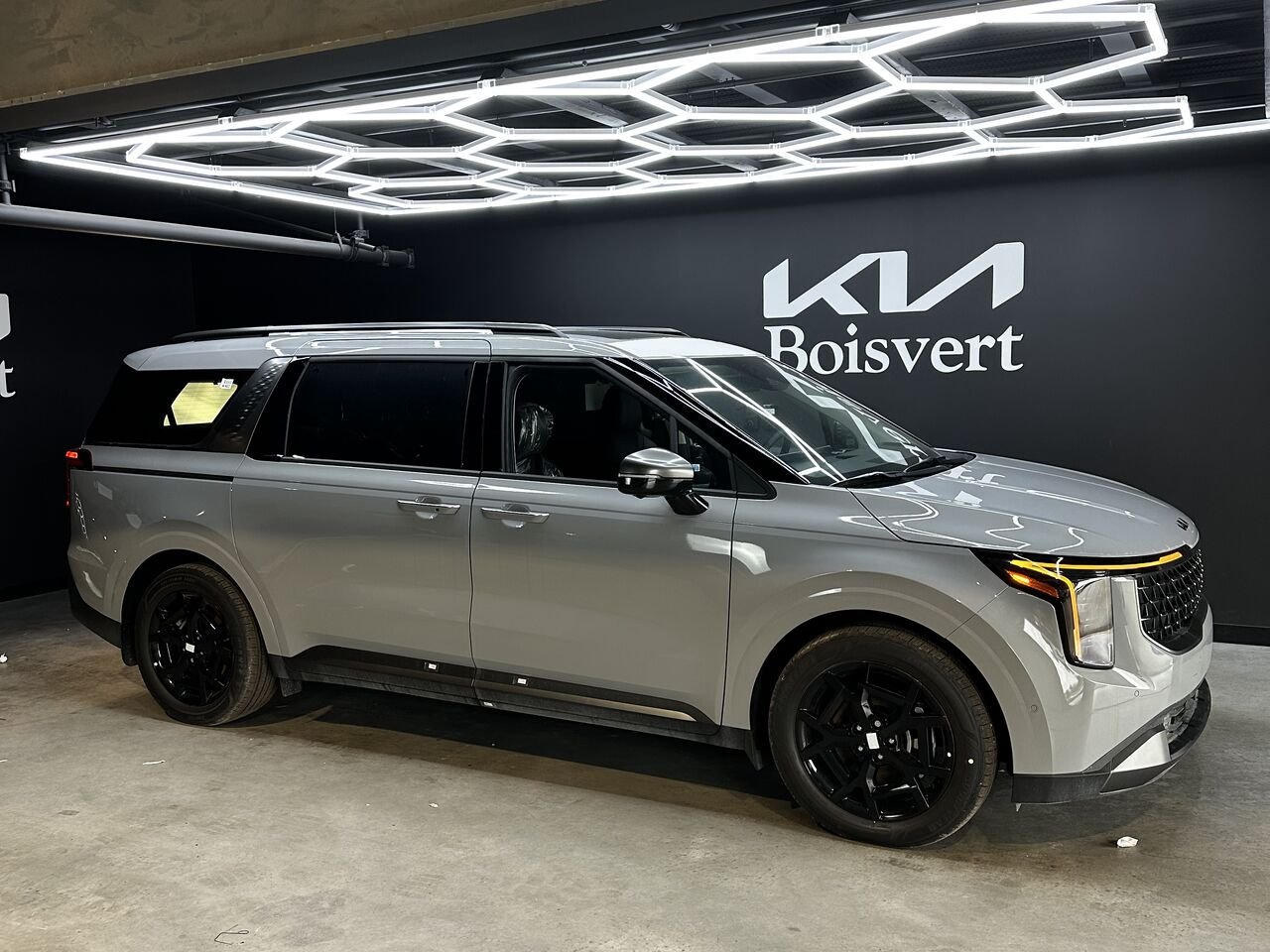 Kia Carnival 2026 Argent céramique Blainville - photo #1