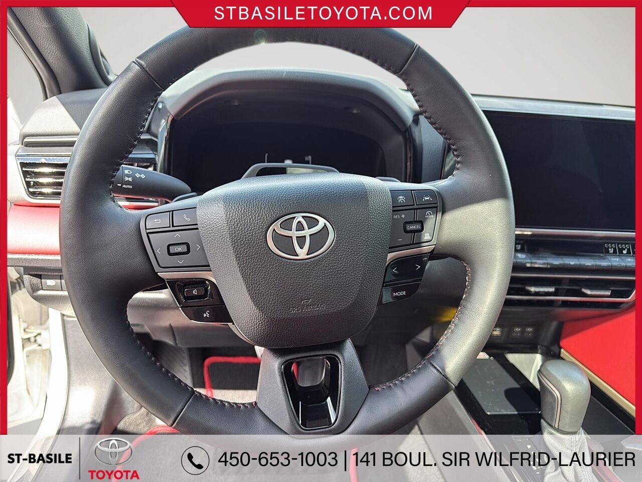 Toyota Camry Hybride 2025 Frisson glacé nacré avec toit noir Saint-Basile-le-Grand - photo #14