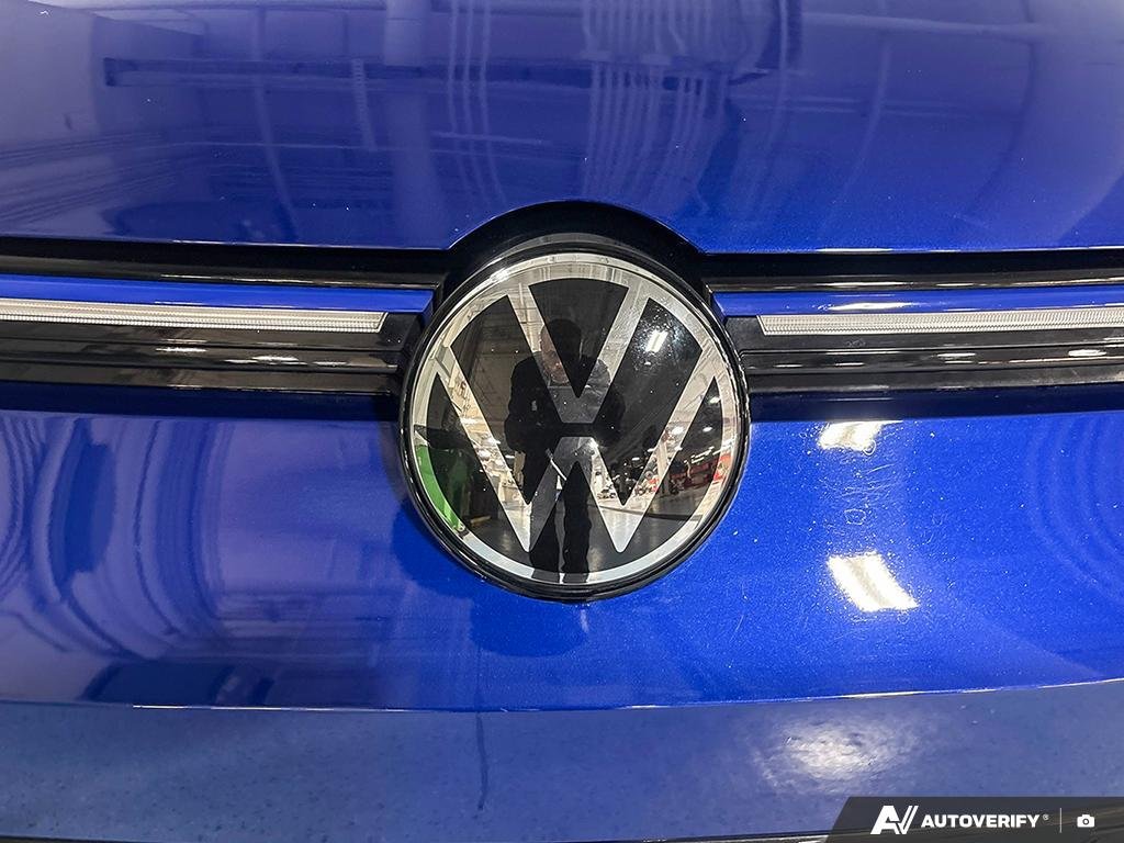 2022 Volkswagen Golf R 2601628A | DSG Blue Edmonton - photo #8