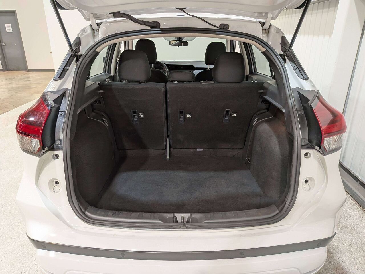 Nissan Kicks Play SV FWD 2025 Blanc Mirabel - photo #8
