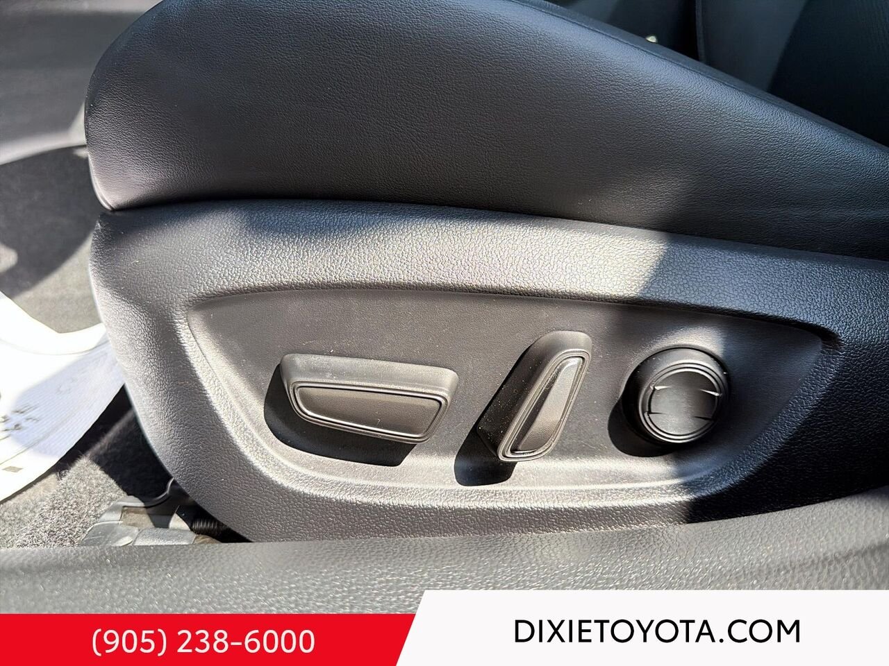 2023 Toyota Prius HYBRID XLE AWD / HEATED SEATS / ALLOY WHEELS / TOYOTA SAFETY SENSE / CARPLAY AND ANDROID AUTO Supersonic Red Mississauga - photo #9
