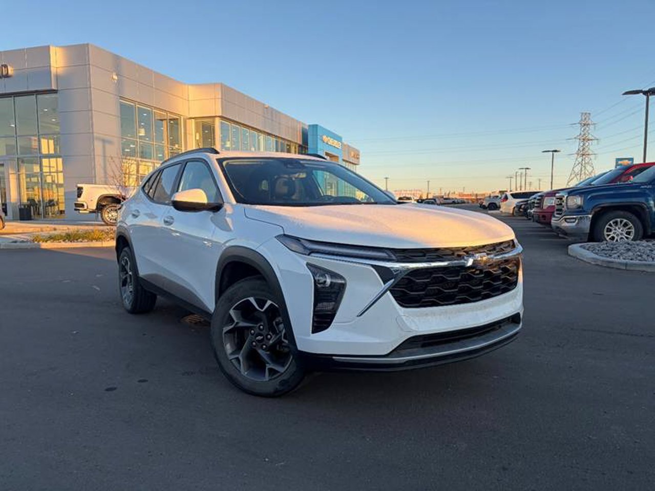2025 Chevrolet Trax FWD 4dr LT White Sherwood Park - photo #1