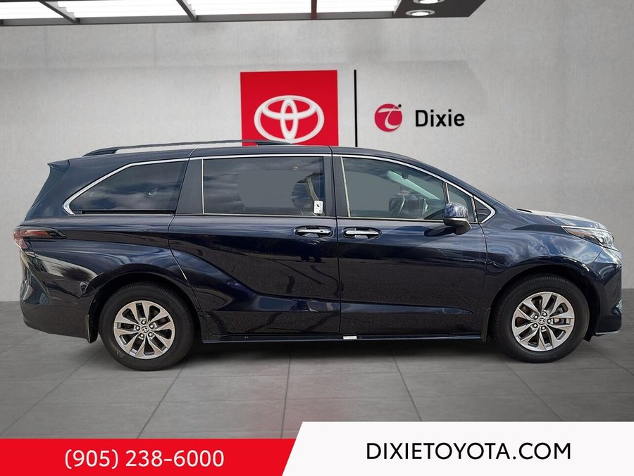 2024 Toyota Sienna HYBRID XLE FWD Blue