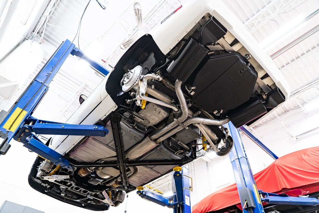 1995 Chevrolet Corvette *PRIX EN USD* RPO Z4Z PACE CAR PRESENTED IN DELIVERY PACKAGING WITH ONLY 192MILES (307KM) FROM NEW White Montreal - photo #131