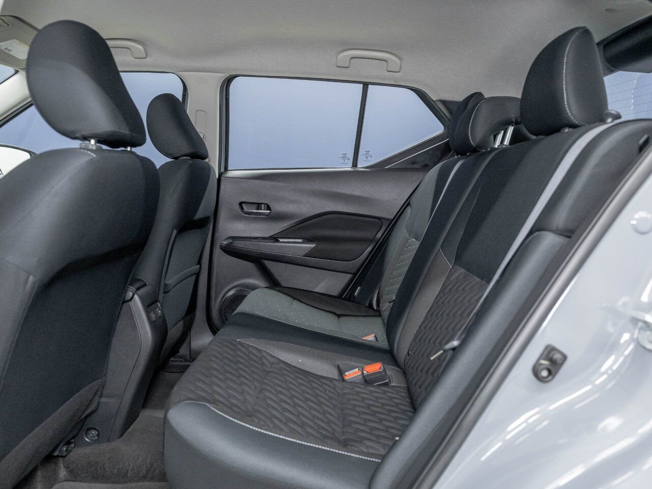Nissan Kicks SV *SIÈGES CHAUFF* CARPLAY REG ADAPT ALERTES 2023 Gris Saint-Jérôme - photo #25