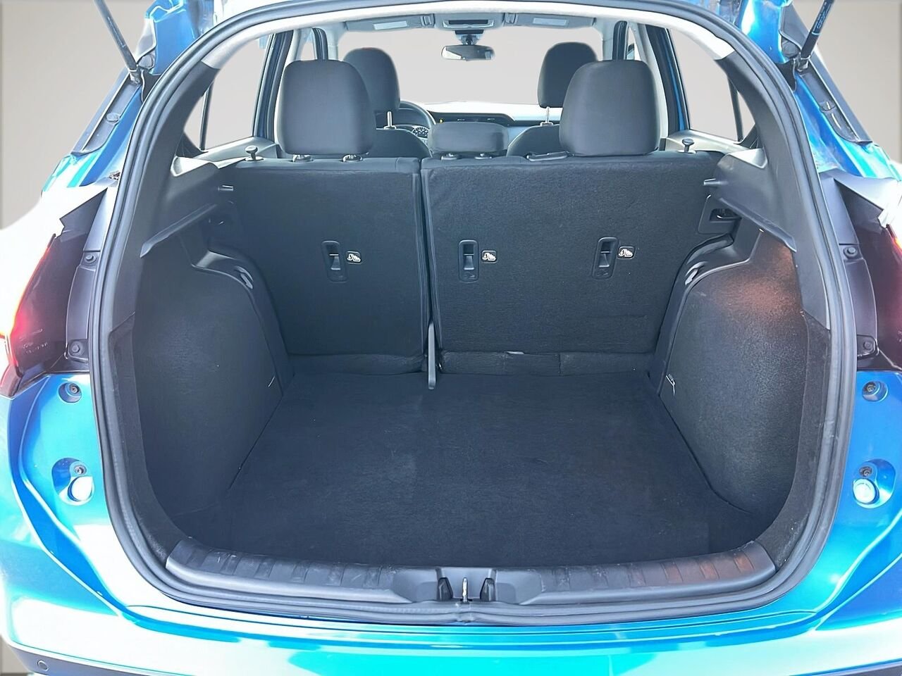 2023 Nissan Kicks S TA Blue Québec - photo #5