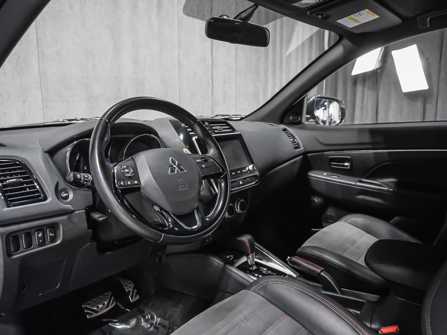 2021 Mitsubishi RVR SEL-AWD White
