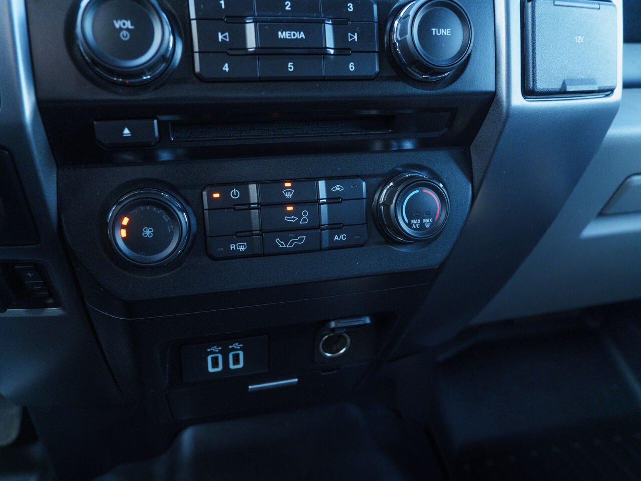Ford F-150 A2656 | Cab SuperCrew 4RM 145 po XLT 2016 Noir Val-d'Or - photo #15