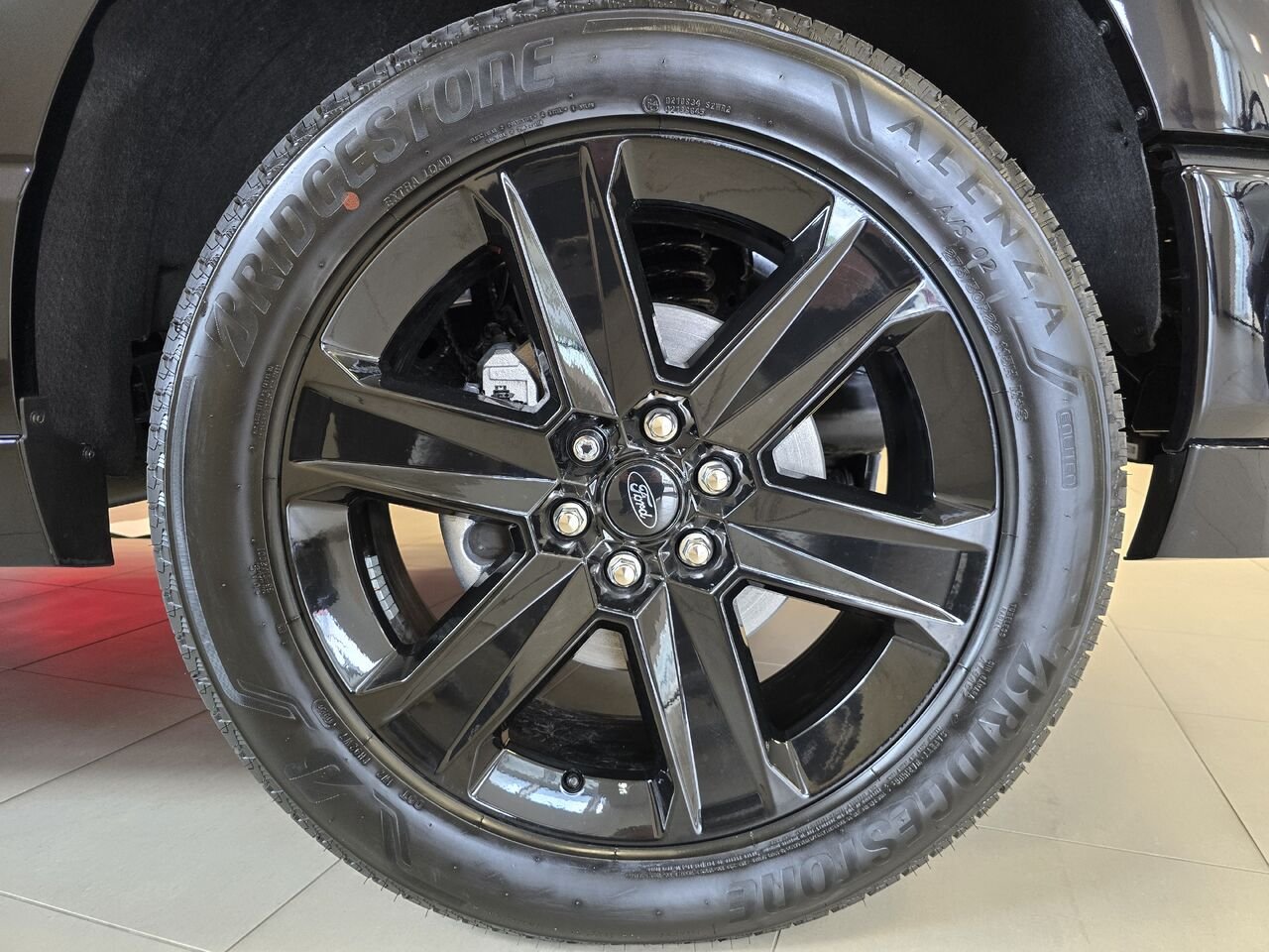 Ford F-150 STX CABINE SUPERCREW 4RM CAISSE DE 5,5 PI 2026 Noir agate métallisé Châteauguay - photo #4