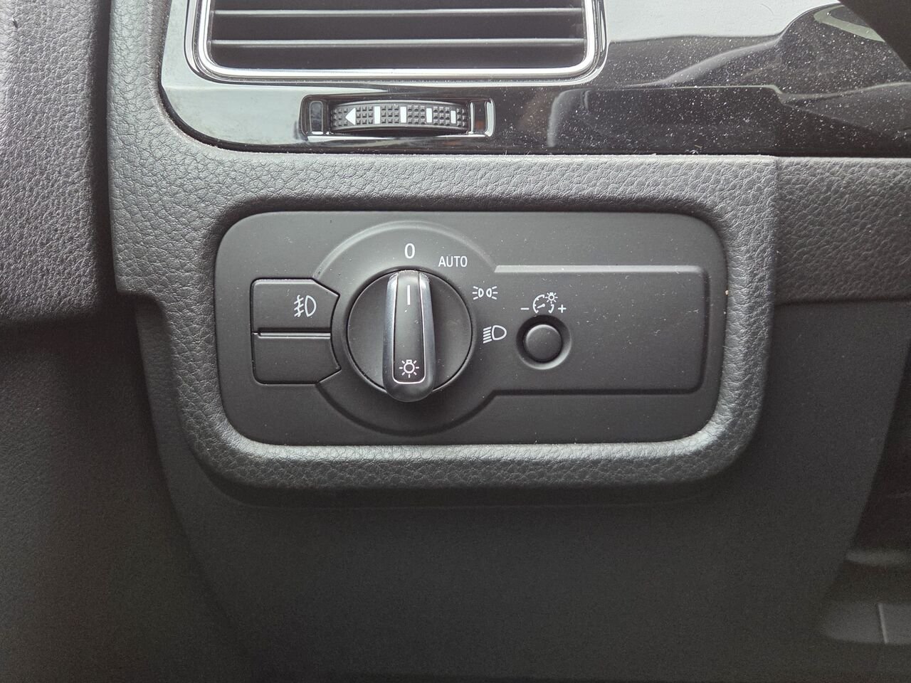 2015 Volkswagen Touareg V6 Grey Granby - photo #18