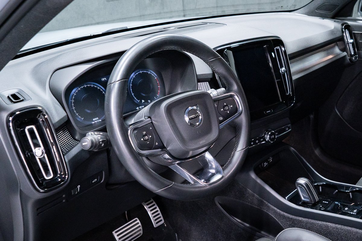 Volvo XC40 T5 R-DESIGN CLIMAT ADVANCED HARMAN KARDON 2022 Argent Montréal - photo #7