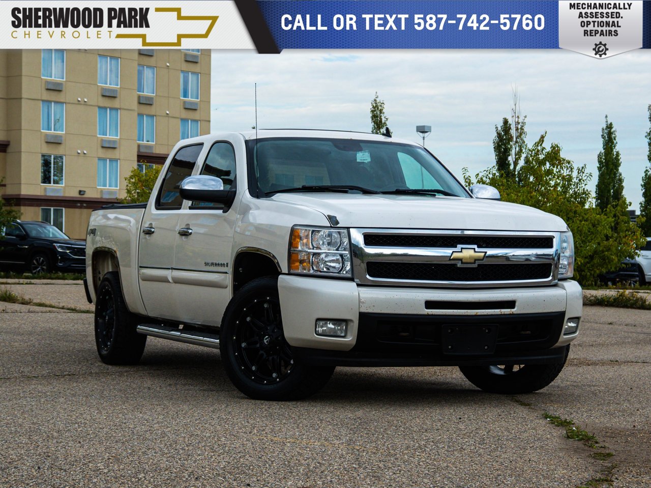 2009 Chevrolet Silverado 1500 4WD Crew Cab 143.5 LTZ White Sherwood Park - photo #0