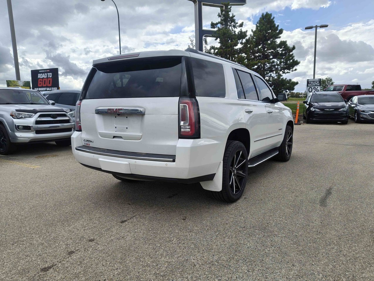 2018 GMC Yukon 4WD 4dr Denali White Sherwood Park - photo #5