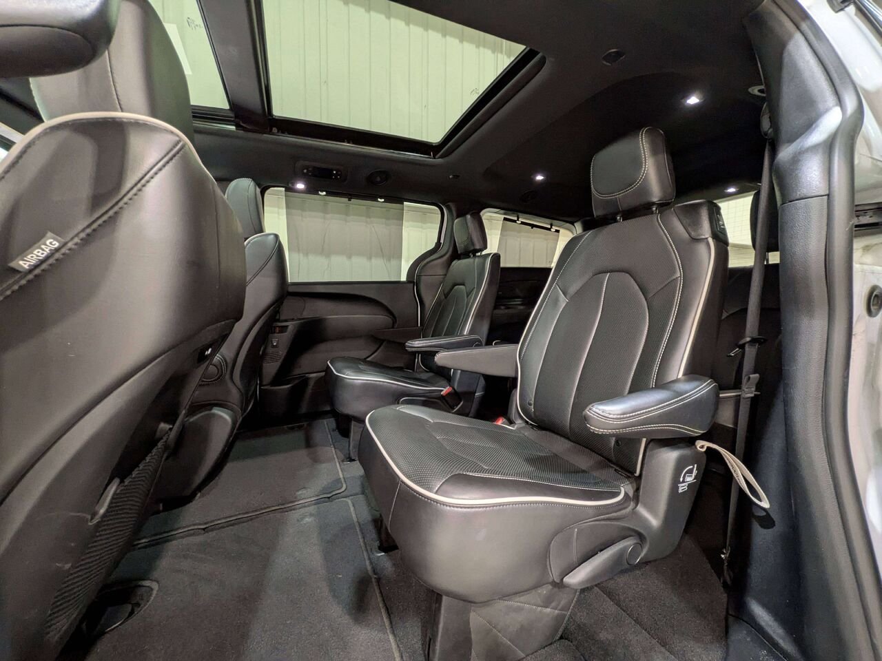 2025 Chrysler Pacifica Limited FWD White Val-David - photo #11