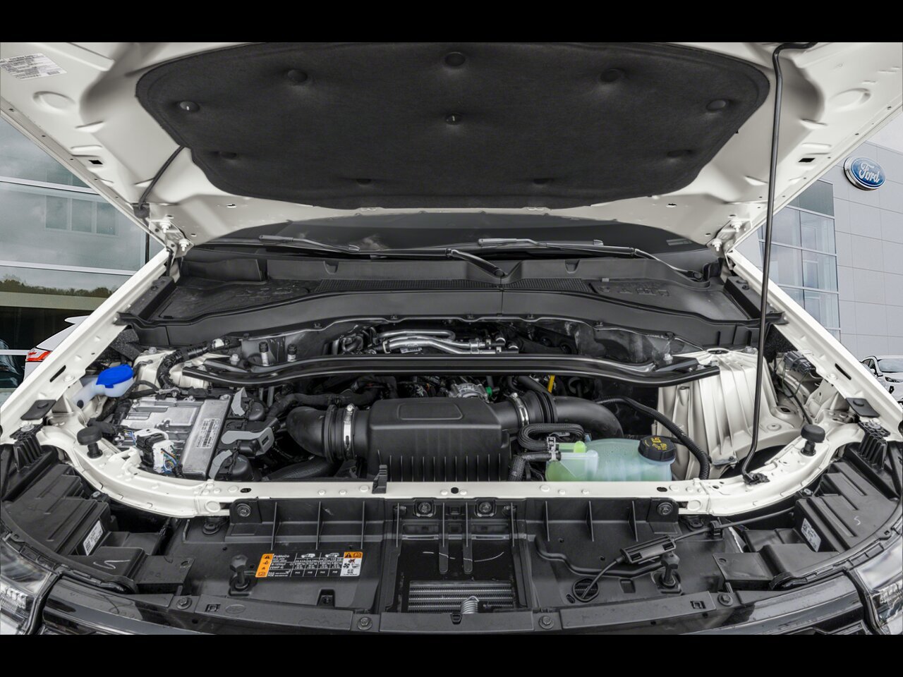 2026 Ford Explorer Space White Metallic Saint-Eustache - photo #11