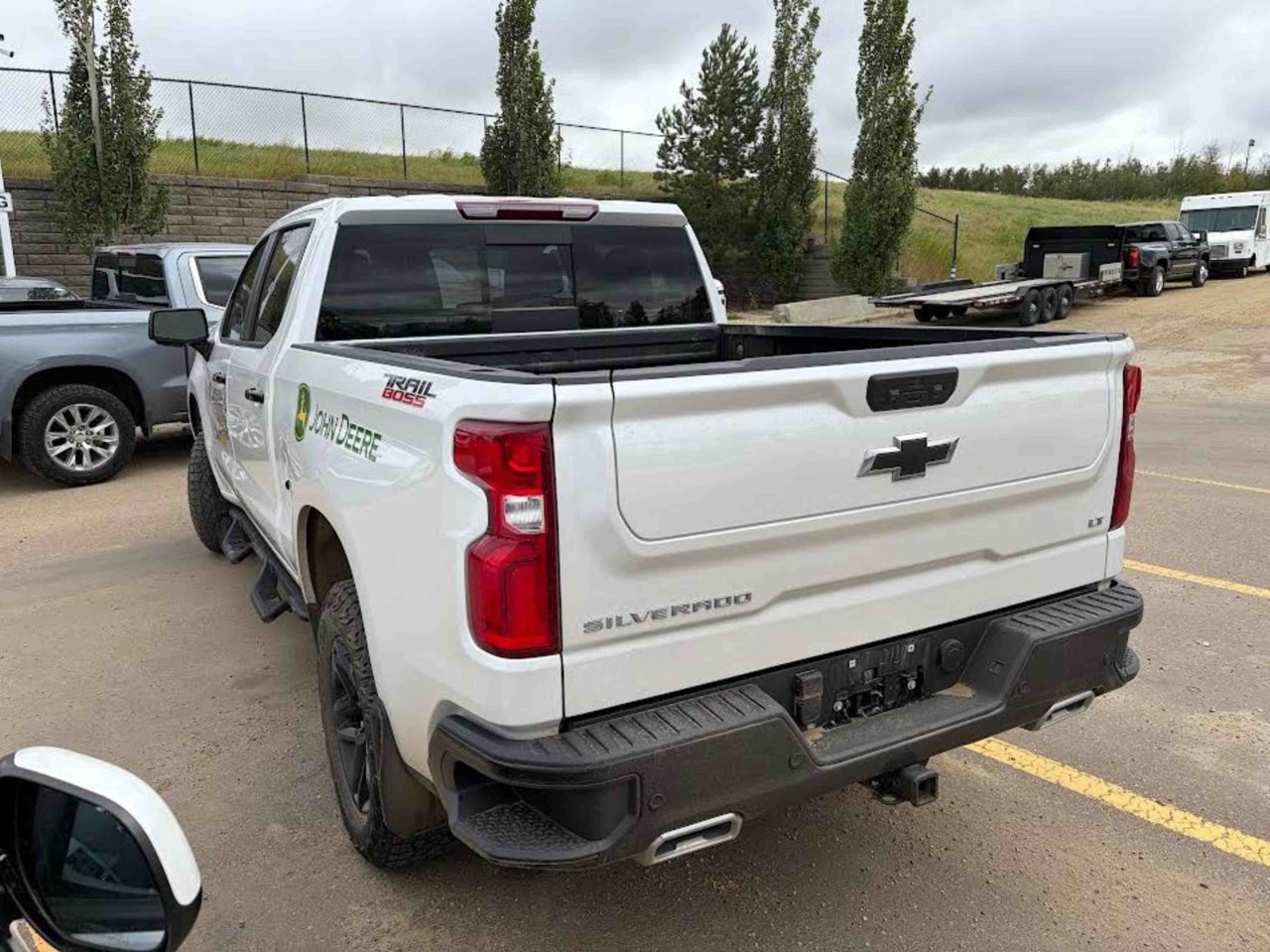 2024 Chevrolet Silverado 1500 4WD Crew Cab 147 LT Trail Boss White Sherwood Park - photo #6