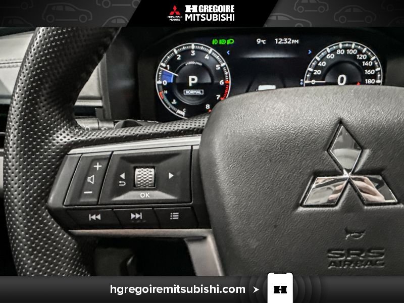 2024 Mitsubishi Outlander Red Saint-Eustache - photo #20