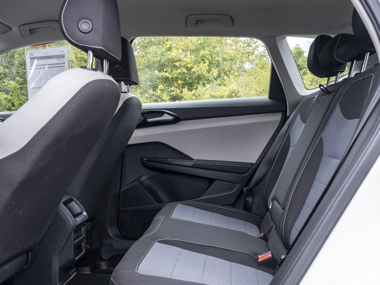 2025 Volkswagen Taos White Gatineau - photo #25