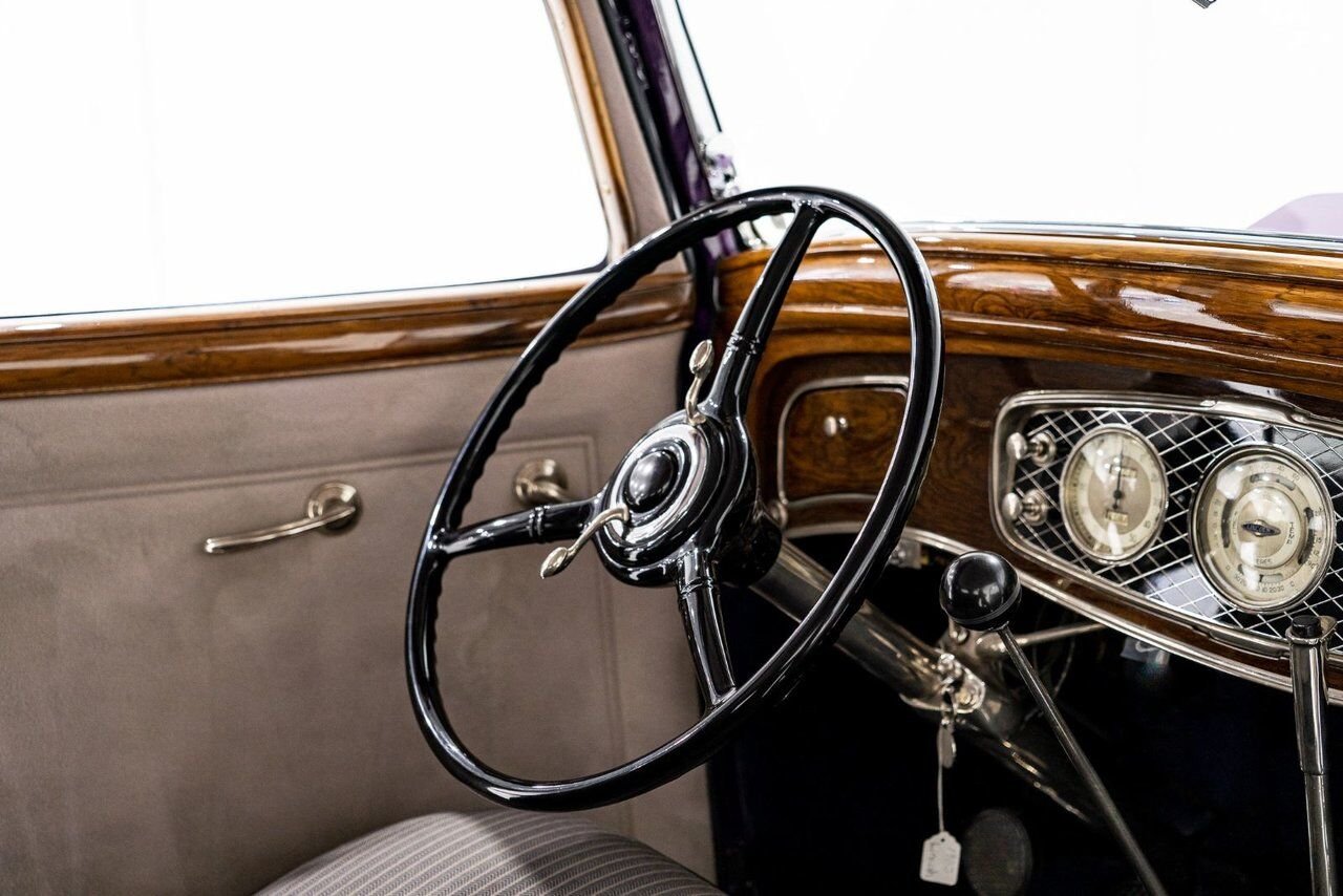 Lincoln KB Victoria Coupe One Of 18 Built, And The Only Known Surviving **PRICE IN USD** 1933 mauve Montréal - photo #9