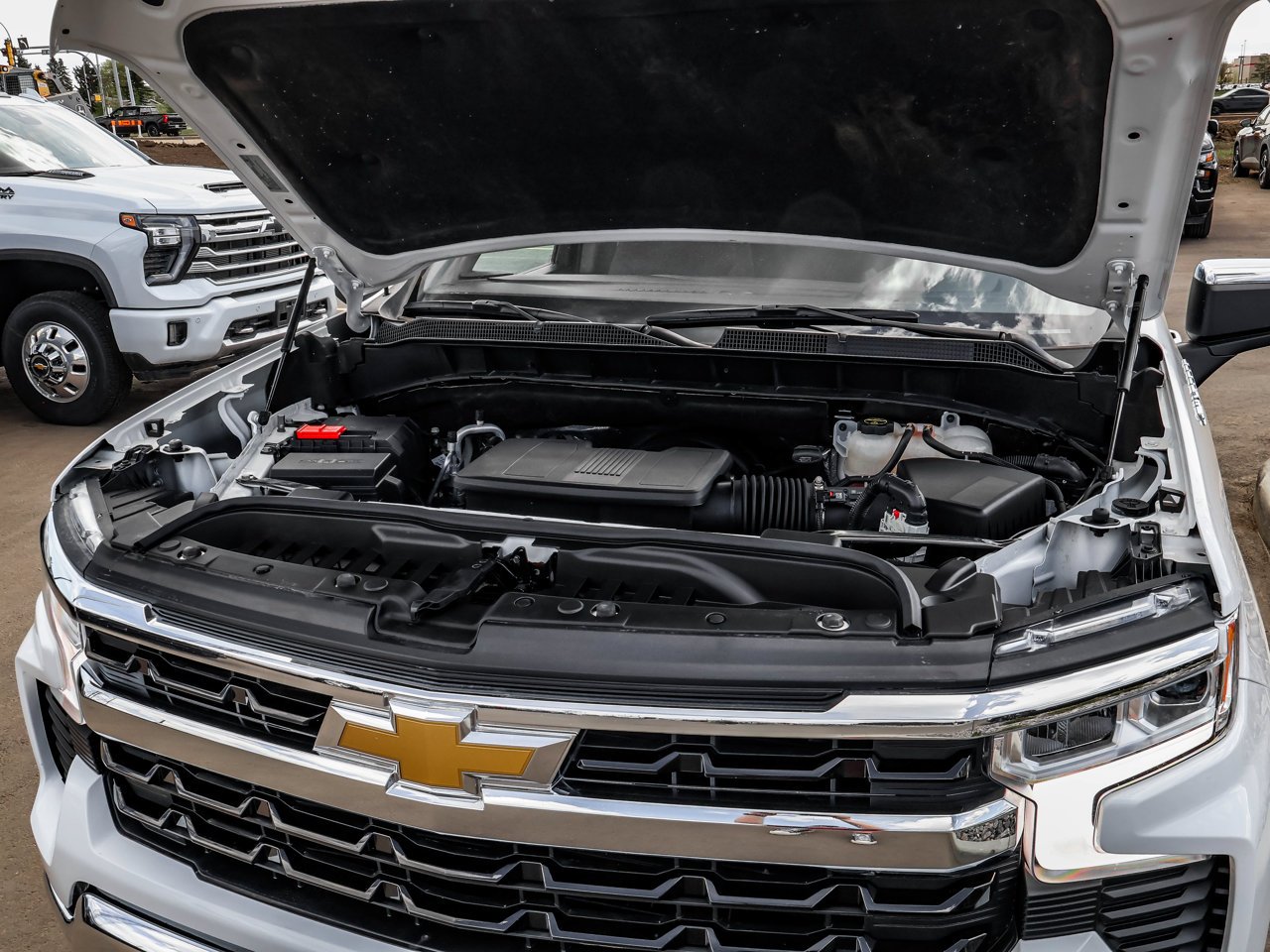 2025 Chevrolet Silverado 1500 4WD Crew Cab 147 LT White Sherwood Park - photo #9