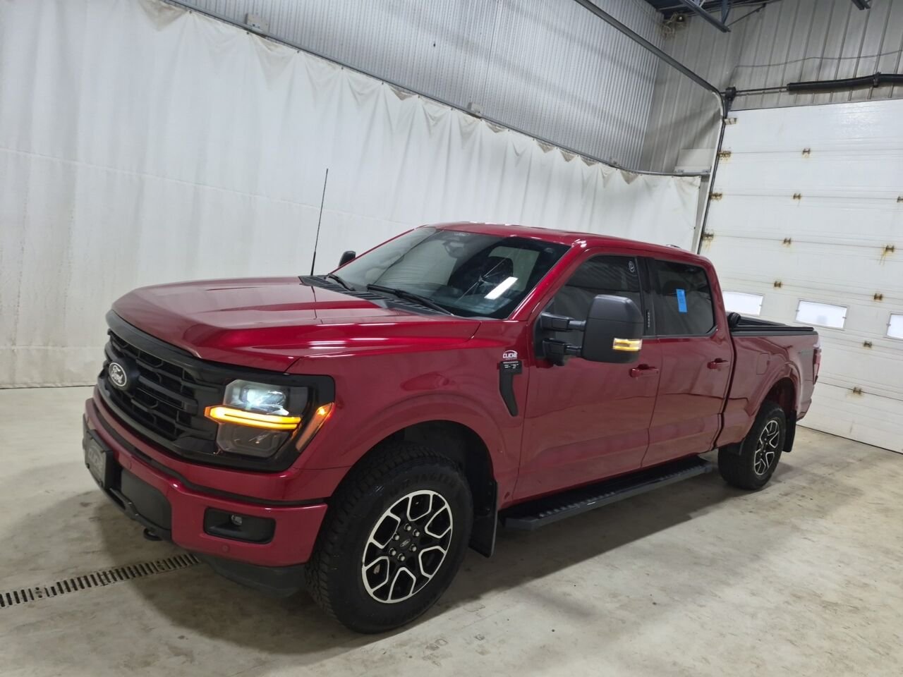 2024 Ford F-150 F150 XLT CREW CAB STD BED Red Châteauguay - photo #0