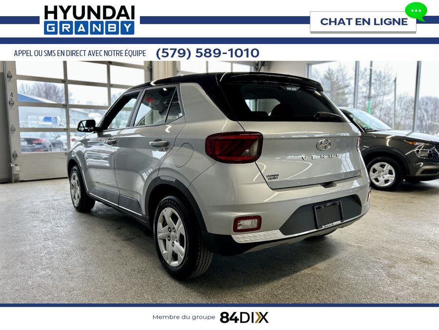 Hyundai Venue Essential 2023 Gris