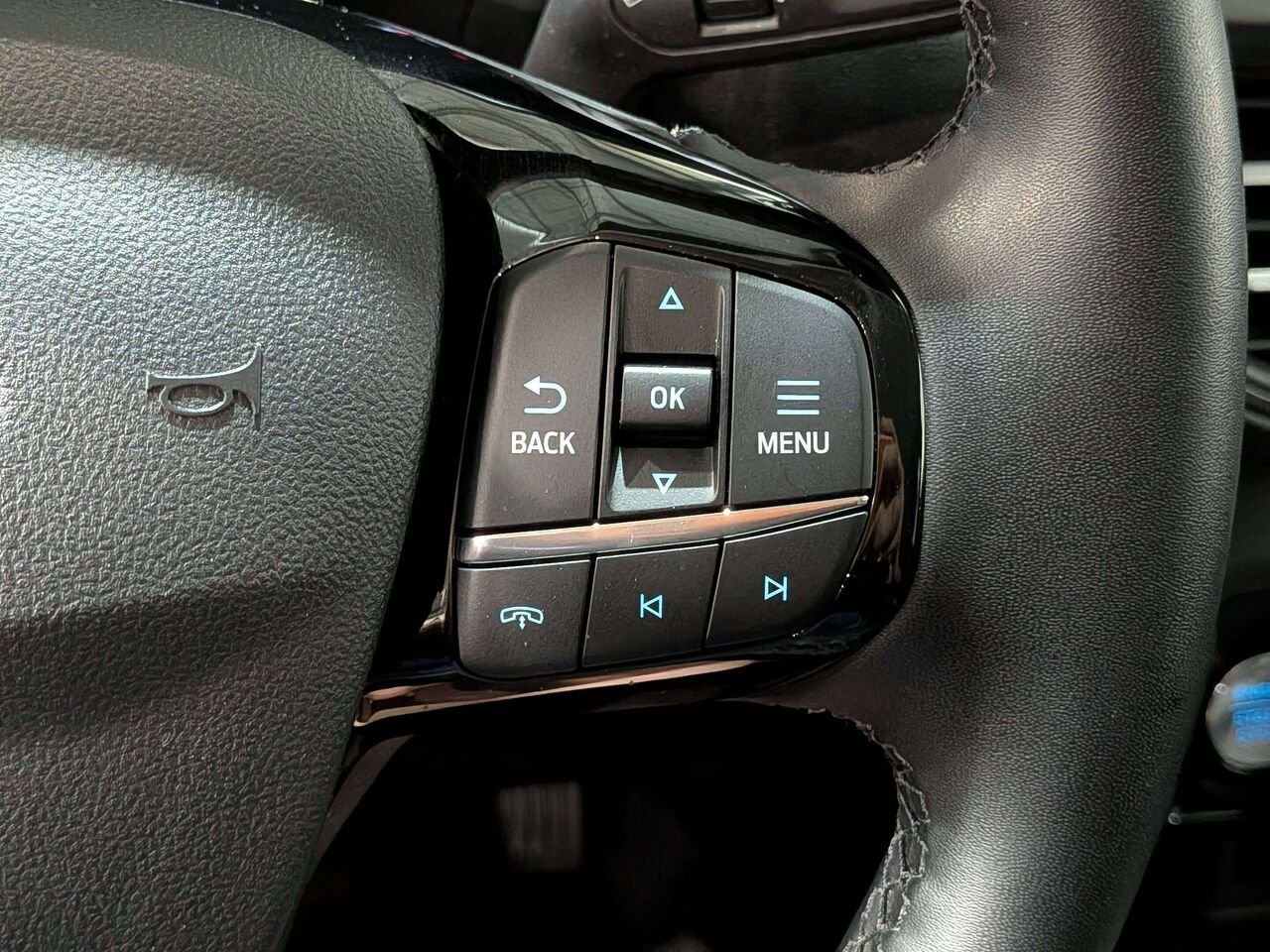 2025 Ford Escape PHEV FWD Grey Val-David - photo #16
