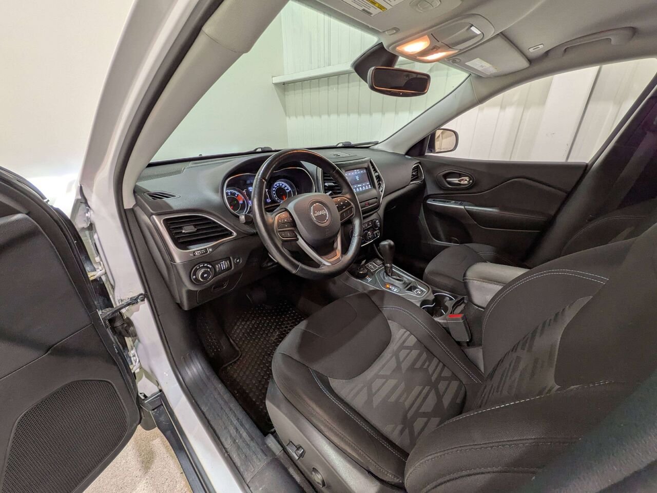 Jeep Cherokee 2019 Blanc Val-David - photo #10