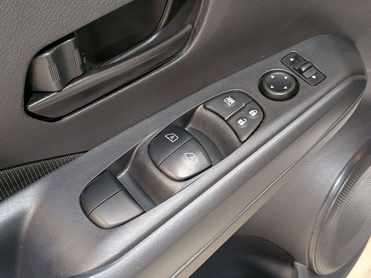 2024 Nissan Kicks S FWD White Val-David - photo #30