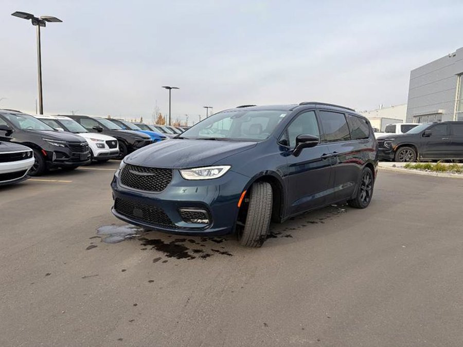 2025 Chrysler Pacifica Limited 3.6L 7 Passenger | Panoramic Sunroof Blue