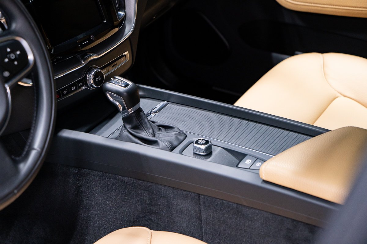 2020 Volvo XC60 T6 MOMENTUM PLUS Grey Montreal - photo #11