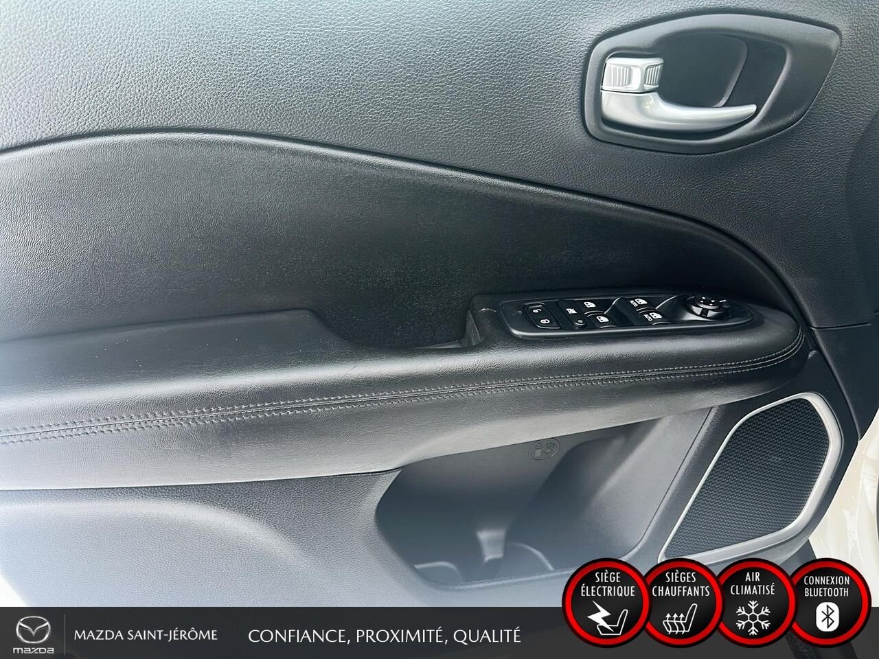 2021 Jeep Compass White Sainte-Agathe-des-Monts - photo #13