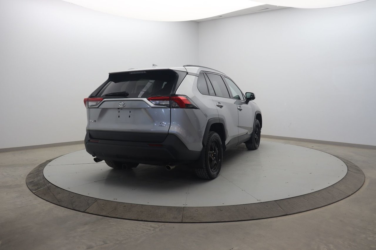 2020 Toyota RAV4 LE Grey Baie-Comeau - photo #3
