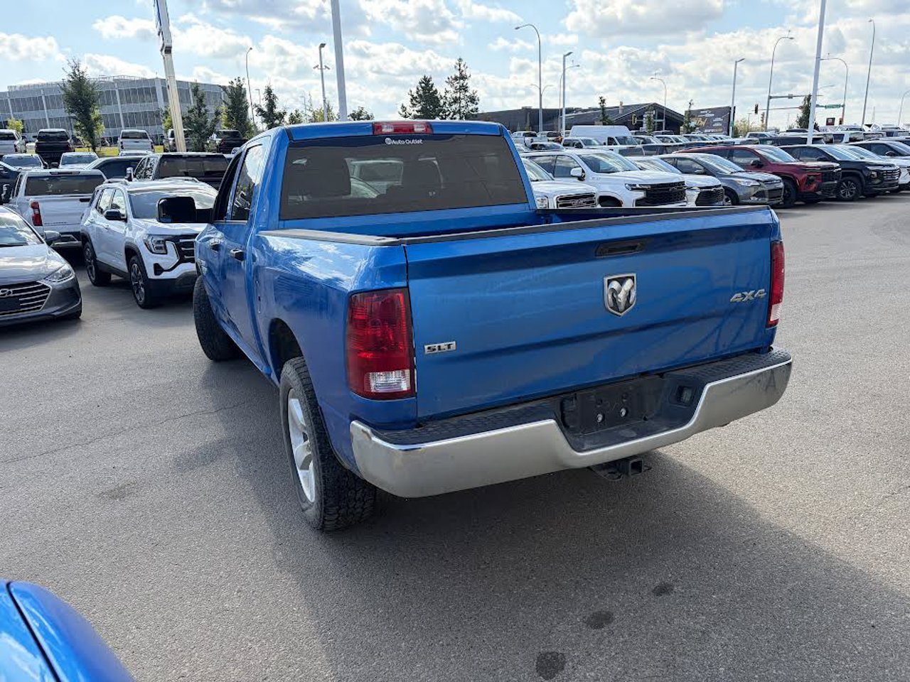 2023 Ram 1500 Classic SLT 4x4 Crew Cab 5'7 Box Blue Sherwood Park - photo #3