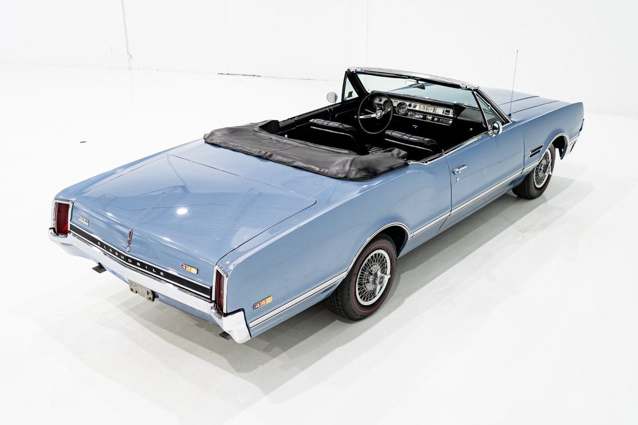 Oldsmobile 442 PRIX EN USD | Matching# 400cu.in. 4-Speed 1966 Bleu Montréal - photo #33