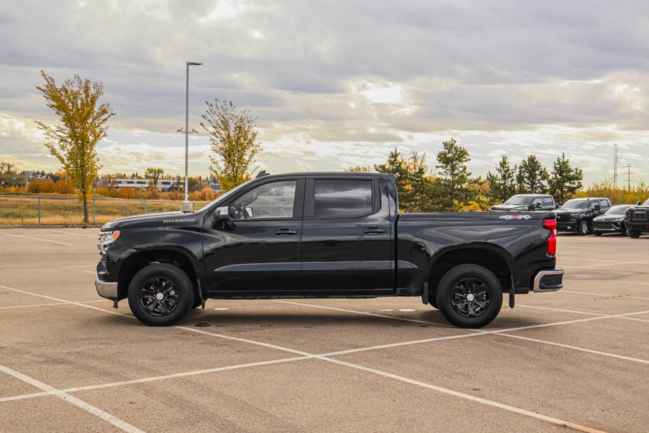 2026 Chevrolet Silverado 1500 4WD Crew Cab 147 LT Black Sherwood Park - photo #4
