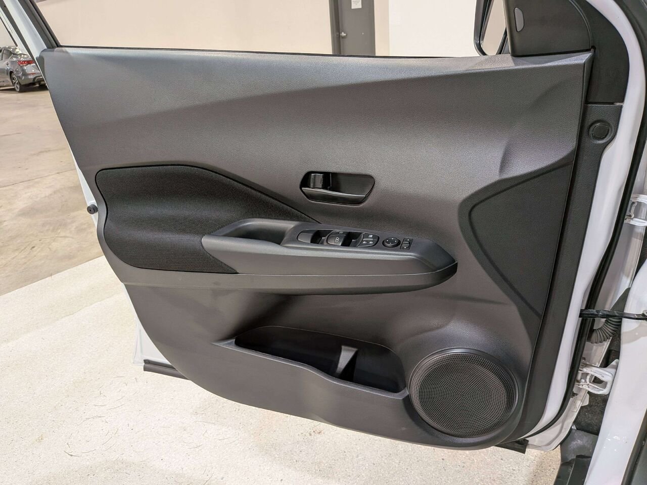 2024 Nissan Kicks S FWD White Val-David - photo #29