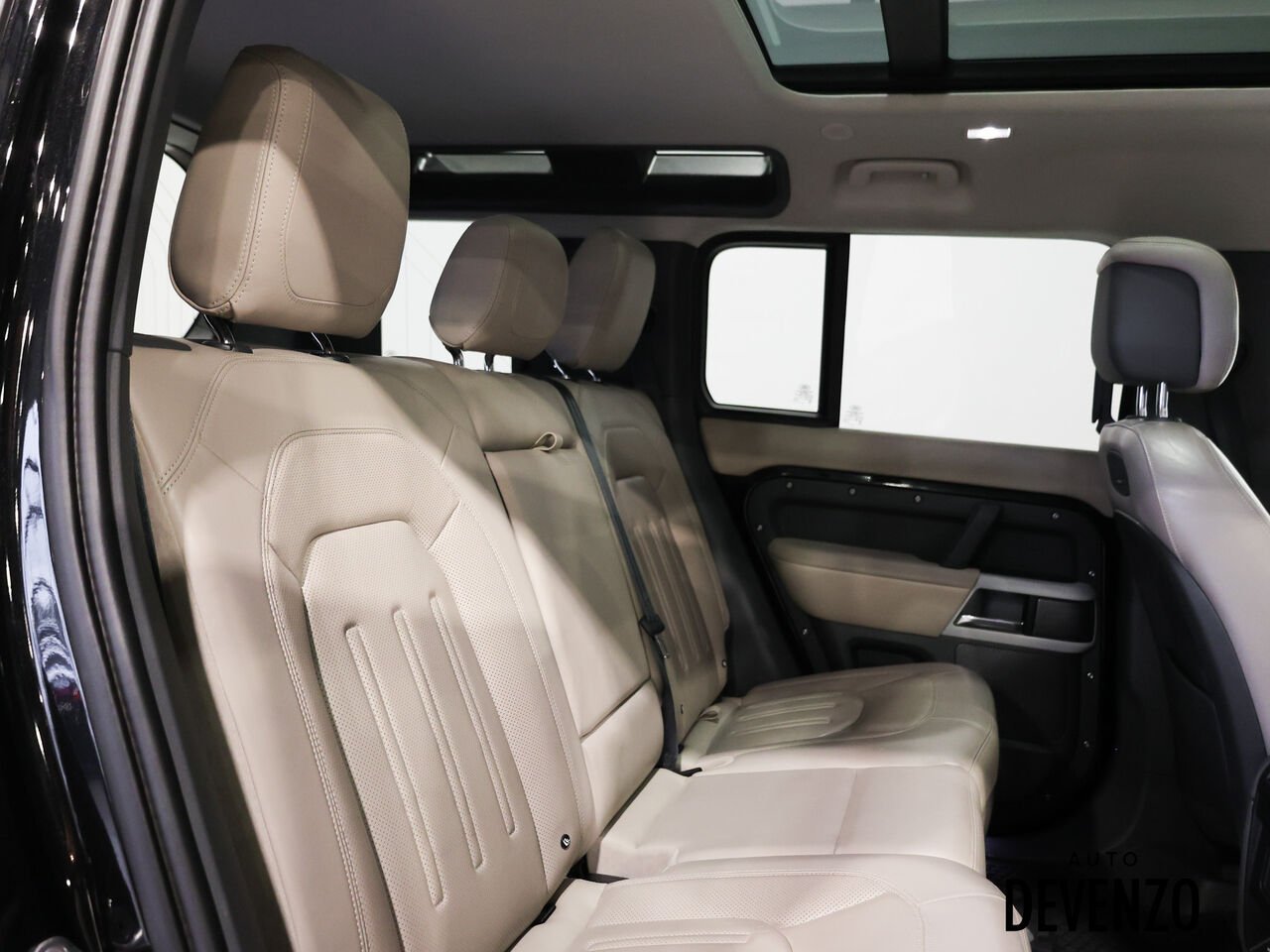 2020 Land Rover Defender Black Saint-Eustache - photo #11
