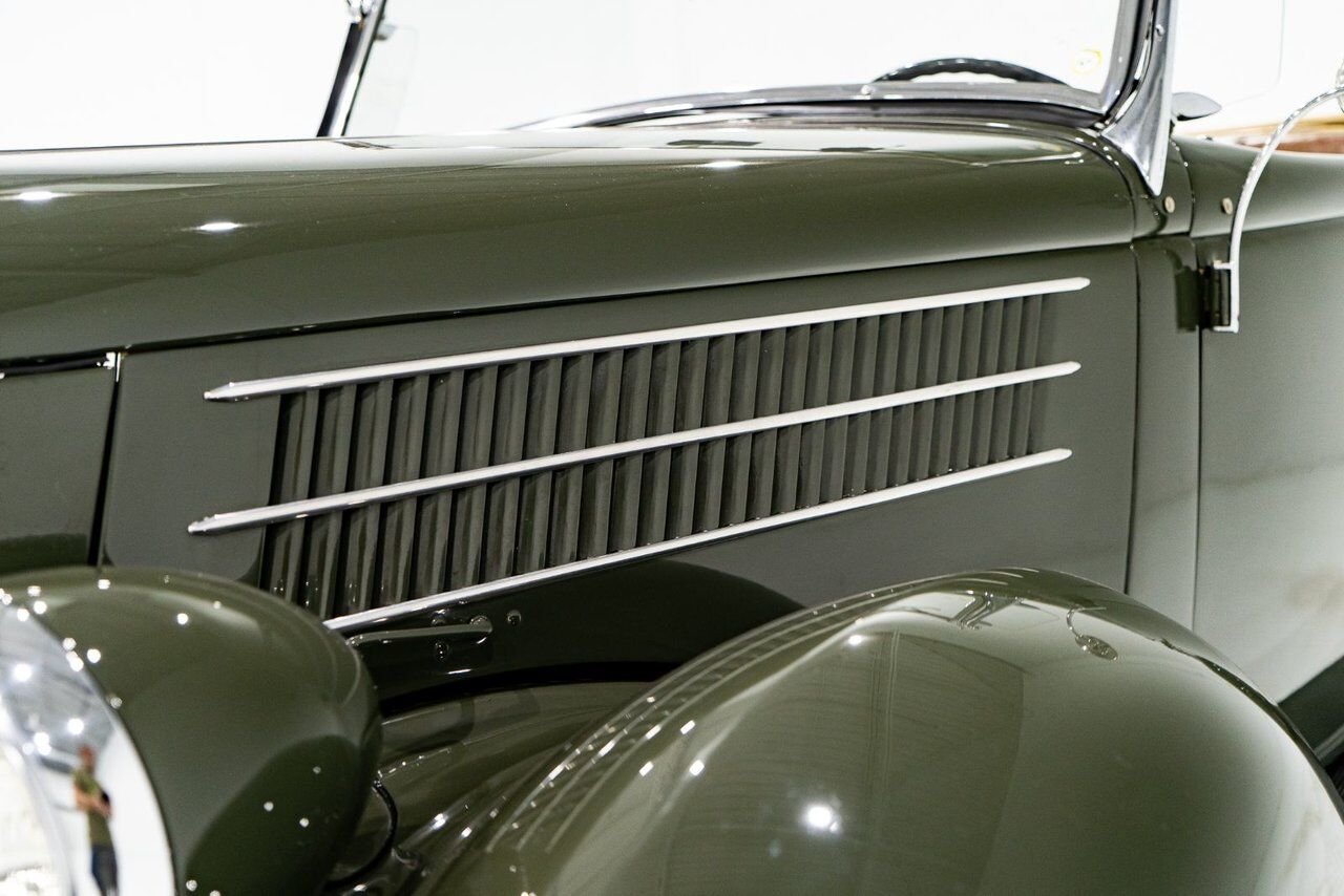 Ford Model 48 Phaeton PRIX EN USD | Beautifully presented in original condition 1936 Vert Montréal - photo #39