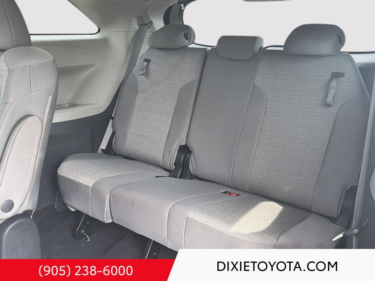 2024 Toyota Sienna LE AWD HYBRID / CLEAN CARFAX / 8 SEATS / HEATED SEATS / ALLOY WHEELS / CARPLAY AND ANDROID AUTO Black Mississauga - photo #19