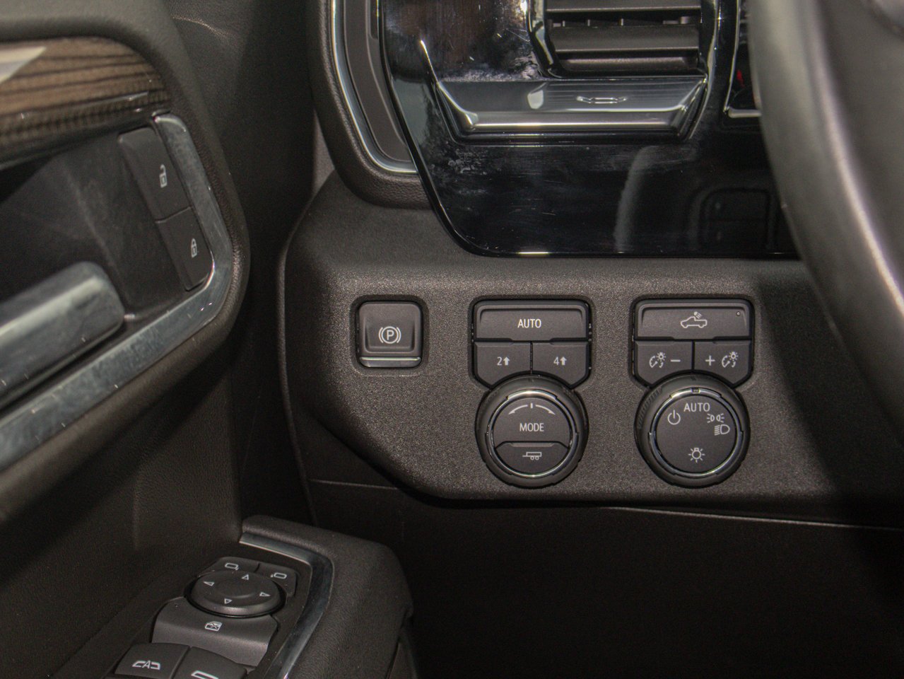 2025 Chevrolet Silverado 1500 4WD Crew Cab 147 LT White Sherwood Park - photo #19