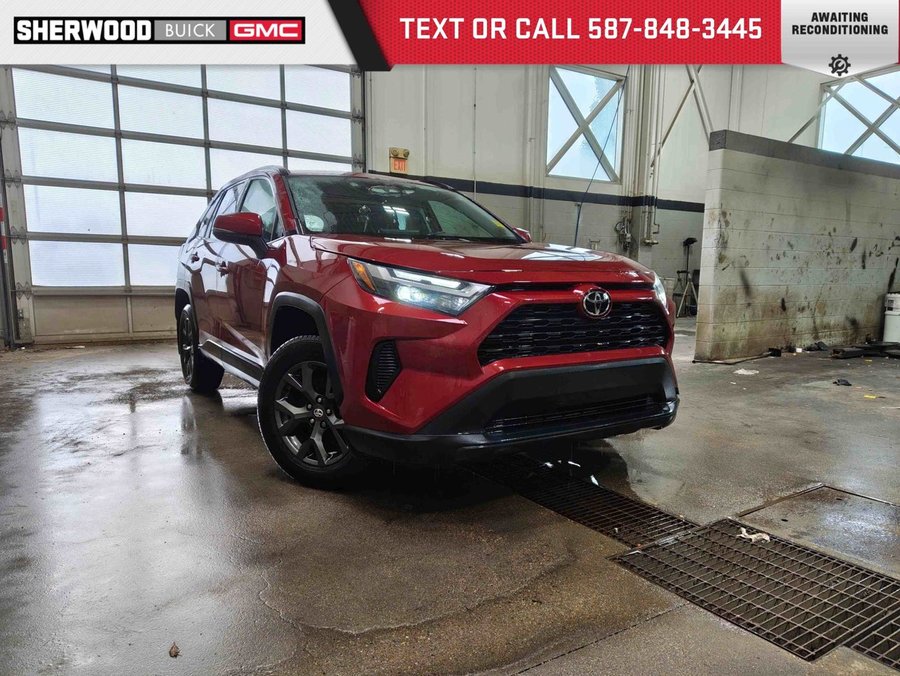 2022 Toyota RAV4 XLE 2.5L AWD | Sunroof | Heated Seats Red