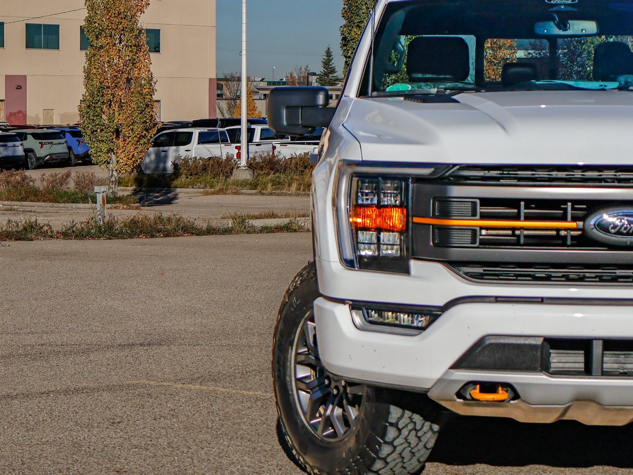 2022 Ford F-150 LARIAT 4WD SuperCrew 5.5' Box White Sherwood Park - photo #5