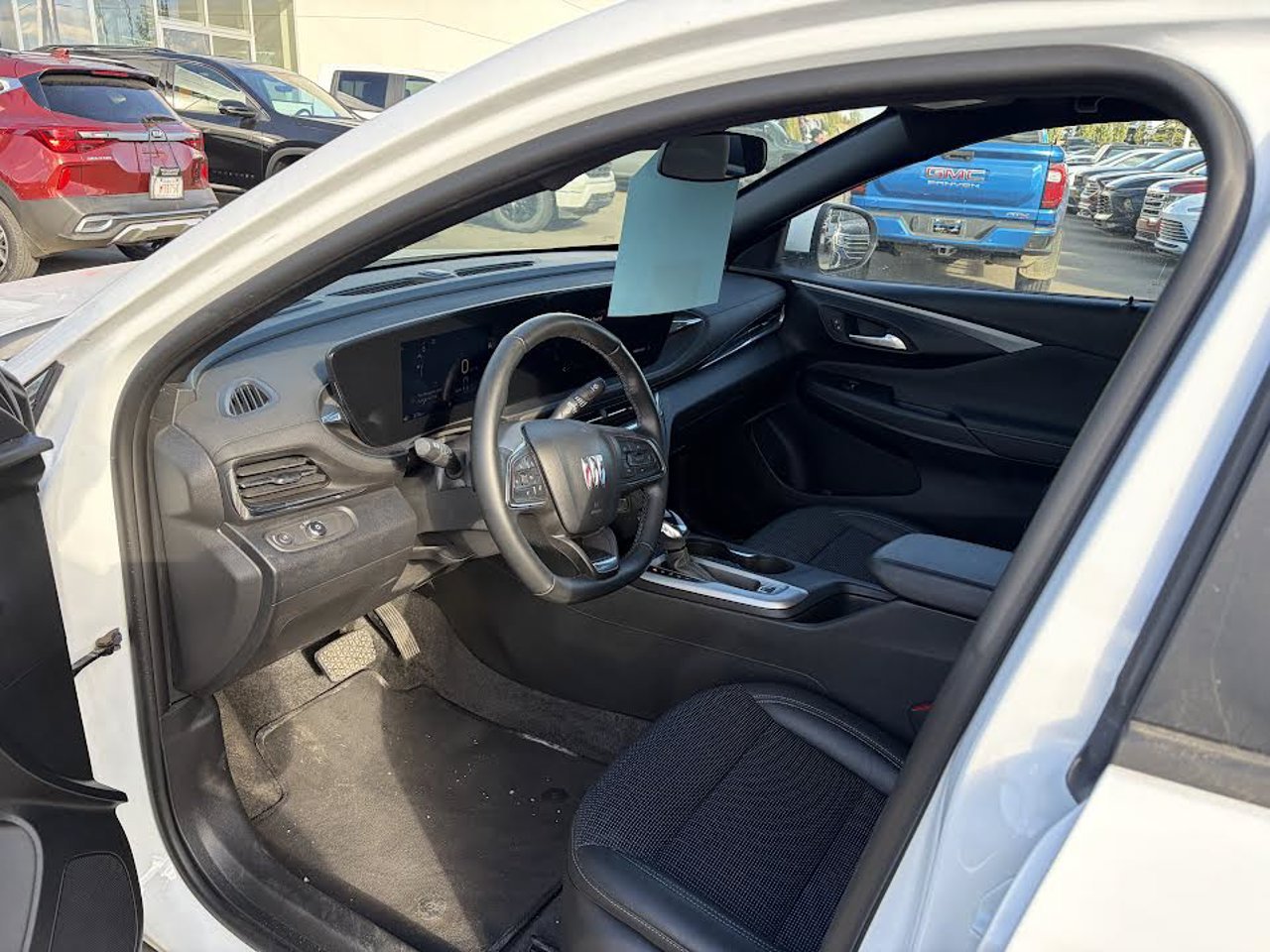 2025 Buick Envista FWD 4dr Preferred White Sherwood Park - photo #5