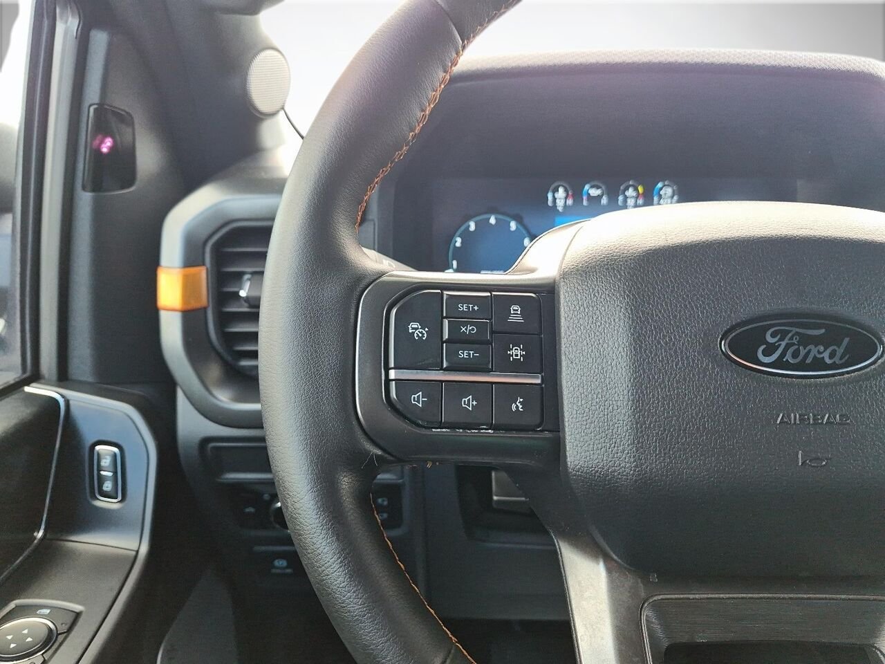 2025 Ford F-150 Black Saint-Jérôme - photo #11