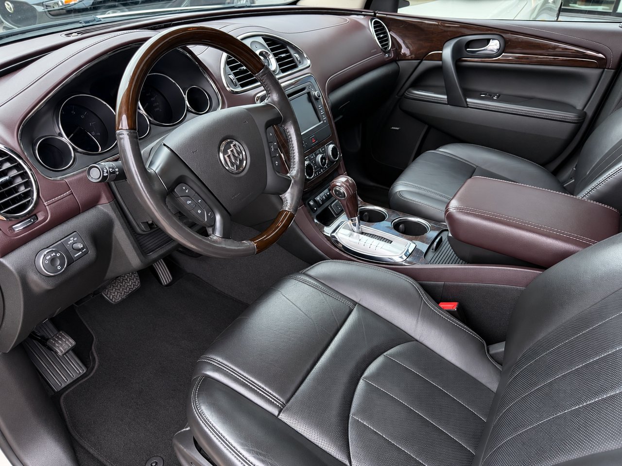 Buick Enclave JAMAIS ACCIDENTÉ / 7 PASSAGERS / NAVIGATION (GPS) / BLUETOOTH / AWD (4X4) 2015 Blanc Châteauguay - photo #1