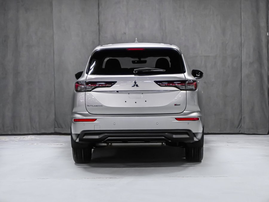 2026 Mitsubishi Outlander ES Graphite Grey