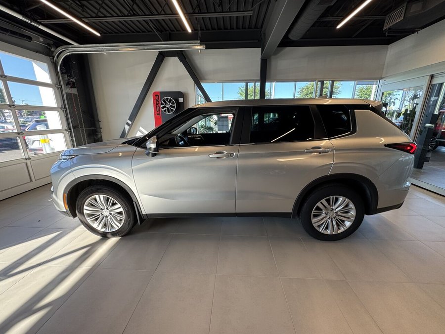 Mitsubishi Outlander ES S-AWC, 7 passagers, Climatisation 2023 Argent